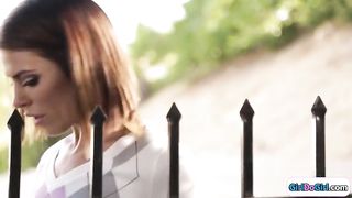 Скромница с двумя коллегами занялись лесбийским сексом