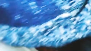 Жена дрочит член и прыгает на нем